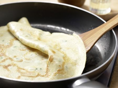 Flädlesuppe Zubereitung Schritt 7 Flädlesuppe Zubereitung Schritt 7
