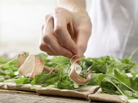 Flammkuchen Zubereitung Schritt 6 Flammkuchen Zubereitung Schritt 6