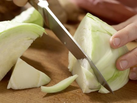 Französische Kohl-Bohnen-Suppe Zubereitung Schritt 6 Französische Kohl-Bohnen-Suppe Zubereitung Schritt 6