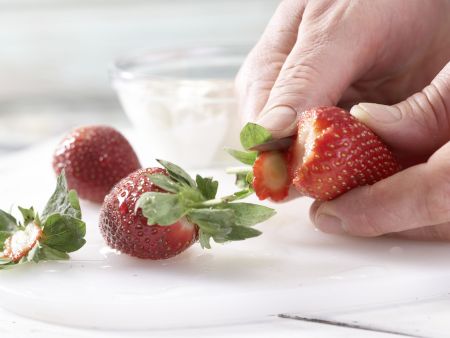 Frischkäse-Erdbeer-Creme Zubereitung Schritt 1 Frischkäse-Erdbeer-Creme Zubereitung Schritt 1
