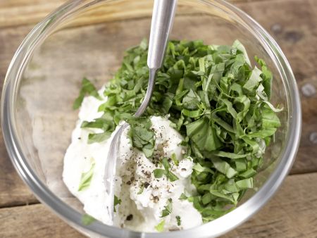 Frischkäsebällchen auf Salat Zubereitung Schritt 7 Frischkäsebällchen auf Salat Zubereitung Schritt 7