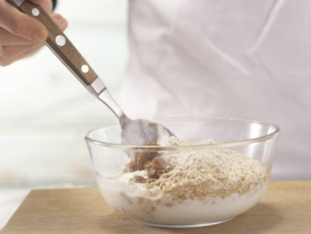 Frischkorn-Feigen-Müsli Zubereitung Schritt 2 Frischkorn-Feigen-Müsli Zubereitung Schritt 2