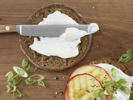 Fruchtig-pikantes Quarkbrötchen Zubereitung Schritt 5 Fruchtig-pikantes Quarkbrötchen Zubereitung Schritt 5