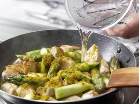 Fruchtige Spargelpfanne Zubereitung Schritt 4 Fruchtige Spargelpfanne Zubereitung Schritt 4