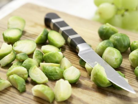 Fruchtiger Rosenkohl-Rindfleisch-Brei Zubereitung Schritt 1 Fruchtiger Rosenkohl-Rindfleisch-Brei Zubereitung Schritt 1