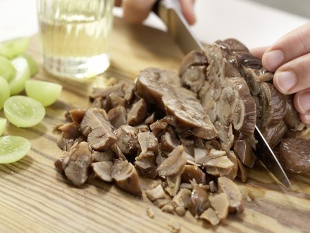Fruchtiger Rosenkohl-Rindfleisch-Brei Zubereitung Schritt 4 Fruchtiger Rosenkohl-Rindfleisch-Brei Zubereitung Schritt 4