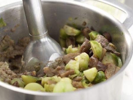 Fruchtiger Rosenkohl-Rindfleisch-Brei Zubereitung Schritt 5 Fruchtiger Rosenkohl-Rindfleisch-Brei Zubereitung Schritt 5