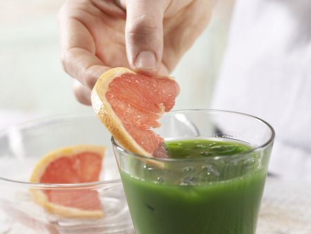Fruchtiger Spinat-Drink Zubereitung Schritt 2 Fruchtiger Spinat-Drink Zubereitung Schritt 2
