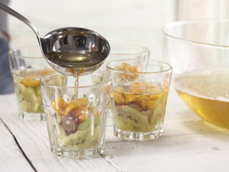 Früchtegelee "Aquarium" Zubereitung Schritt 8 Früchtegelee "Aquarium" Zubereitung Schritt 8