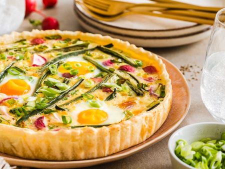Frühlingsquiche mit Spiegelei