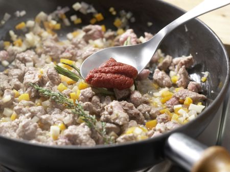 Fusilli mit Lamm-Gemüse-Ragout Zubereitung Schritt 5 Fusilli mit Lamm-Gemüse-Ragout Zubereitung Schritt 5