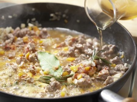 Fusilli mit Lamm-Gemüse-Ragout Zubereitung Schritt 6 Fusilli mit Lamm-Gemüse-Ragout Zubereitung Schritt 6