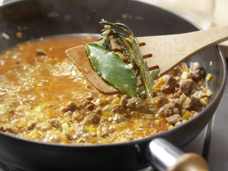 Fusilli mit Lamm-Gemüse-Ragout Zubereitung Schritt 7 Fusilli mit Lamm-Gemüse-Ragout Zubereitung Schritt 7