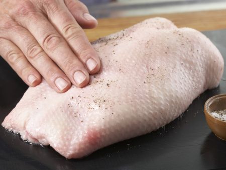 Gänsebrust mit Ingwer-Rotkohl Zubereitung Schritt 1 Gänsebrust mit Ingwer-Rotkohl Zubereitung Schritt 1