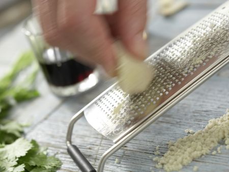 Ganzer gedämpfter Zander Zubereitung Schritt 2 Ganzer gedämpfter Zander Zubereitung Schritt 2
