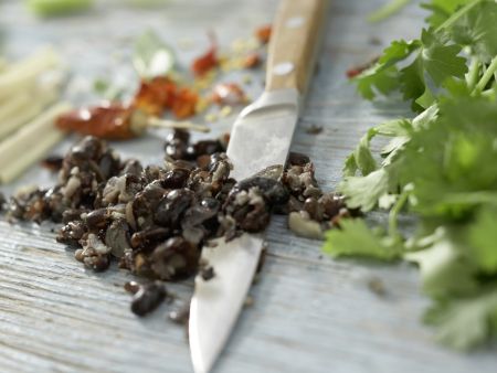 Ganzer gedämpfter Zander Zubereitung Schritt 4 Ganzer gedämpfter Zander Zubereitung Schritt 4