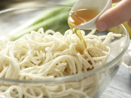 Garnelen-Nudel-Suppe Zubereitung Schritt 1 Garnelen-Nudel-Suppe Zubereitung Schritt 1
