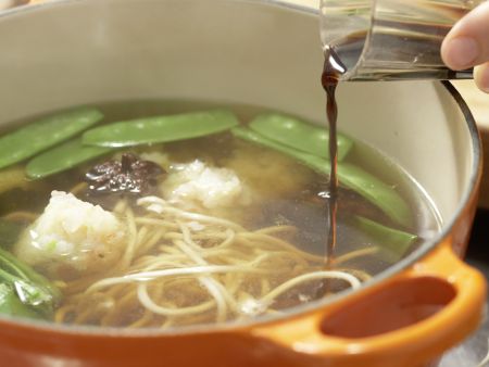 Garnelen-Nudel-Suppe Zubereitung Schritt 9 Garnelen-Nudel-Suppe Zubereitung Schritt 9