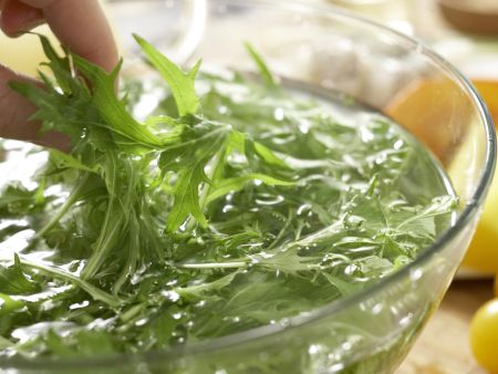 Garnelenspieße auf Salat Zubereitung Schritt 2 Garnelenspieße auf Salat Zubereitung Schritt 2