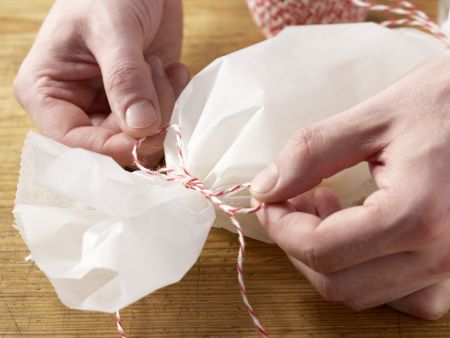 Gebackene Birnen in Pergament Zubereitung Schritt 5 Gebackene Birnen in Pergament Zubereitung Schritt 5