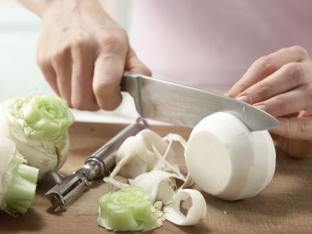 Gebackene Mairüben mit Sesamkruste Zubereitung Schritt 1 Gebackene Mairüben mit Sesamkruste Zubereitung Schritt 1