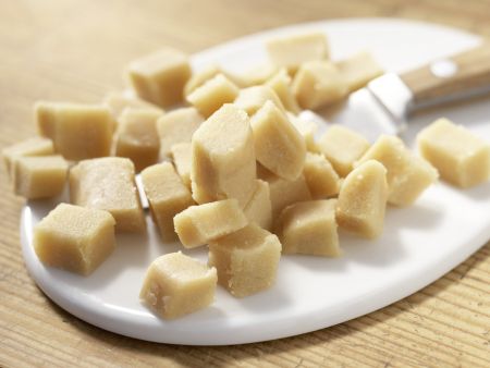 Gebackene Marzipan-Ostereier Zubereitung Schritt 1 Gebackene Marzipan-Ostereier Zubereitung Schritt 1