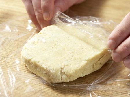 Gebackene Marzipan-Ostereier Zubereitung Schritt 4 Gebackene Marzipan-Ostereier Zubereitung Schritt 4