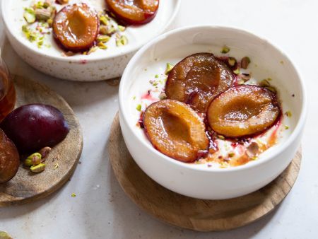 Gebackene Pflaumen mit griechischem Joghurt