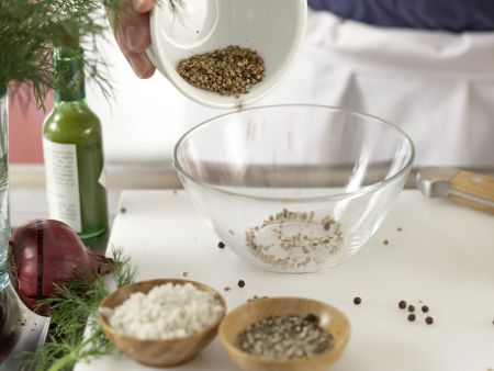 Gebeizte Lachsforelle Zubereitung Schritt 5 Gebeizte Lachsforelle Zubereitung Schritt 5