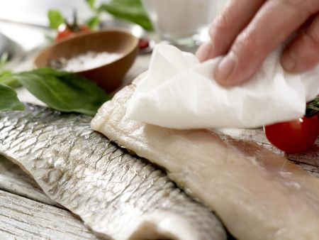 Gebeizte Meeräsche Zubereitung Schritt 1 Gebeizte Meeräsche Zubereitung Schritt 1