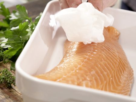 Gebratene gebeizte Lachsfilets Zubereitung Schritt 1 Gebratene gebeizte Lachsfilets Zubereitung Schritt 1