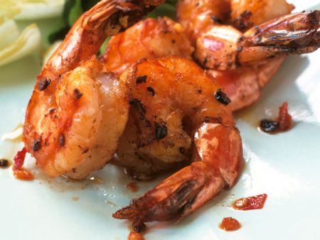Gebratene Garnelen auf Feldsalat und Chicorée Rezept