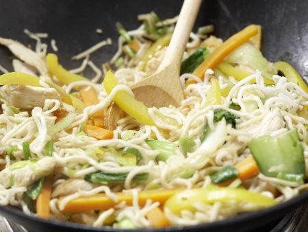 Bratnudeln Zubereitung Schritt 10 Bratnudeln Zubereitung Schritt 10