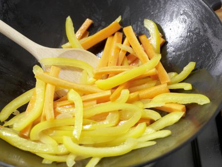 Bratnudeln Zubereitung Schritt 8 Bratnudeln Zubereitung Schritt 8