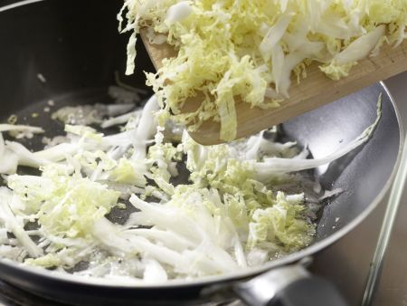 Gebratener Chinakohl Zubereitung Schritt 5 Gebratener Chinakohl Zubereitung Schritt 5