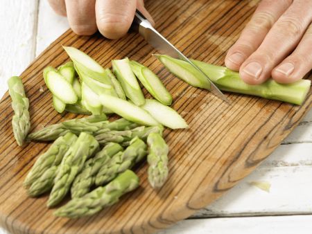 Gebratener grüner Spargel Zubereitung Schritt 2 Gebratener grüner Spargel Zubereitung Schritt 2