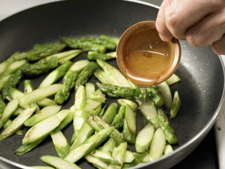 Gebratener grüner Spargel Zubereitung Schritt 4 Gebratener grüner Spargel Zubereitung Schritt 4