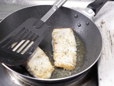 Gebratener Seelachs mit Wildreis Zubereitung Schritt 5 Gebratener Seelachs mit Wildreis Zubereitung Schritt 5