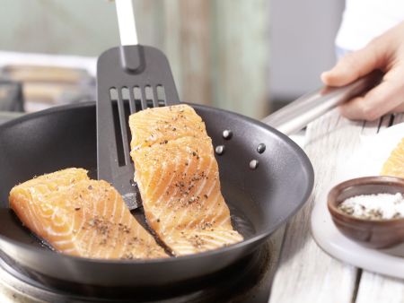 Gebratenes Lachsfilet Zubereitung Schritt 5 Gebratenes Lachsfilet Zubereitung Schritt 5