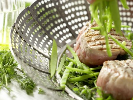 Gedämpfte Kalbsfiletsteaks Zubereitung Schritt 5 Gedämpfte Kalbsfiletsteaks Zubereitung Schritt 5