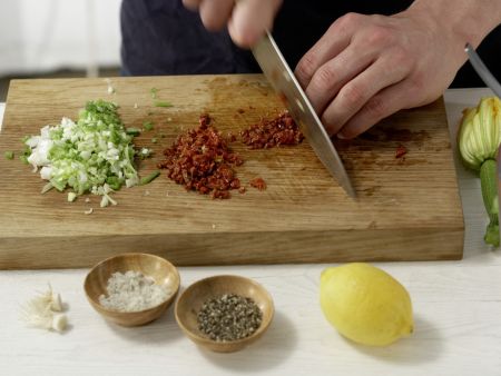 Gedämpfte Zucchiniblüten Zubereitung Schritt 6 Gedämpfte Zucchiniblüten Zubereitung Schritt 6