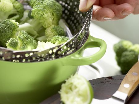 Gedämpfter Brokkoli Zubereitung Schritt 7 Gedämpfter Brokkoli Zubereitung Schritt 7