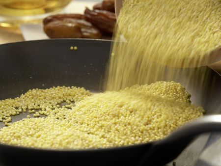 Gedünstete Hirse Zubereitung Schritt 1 Gedünstete Hirse Zubereitung Schritt 1