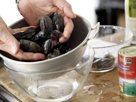 Gedünstete Muscheln Zubereitung Schritt 2 Gedünstete Muscheln Zubereitung Schritt 2