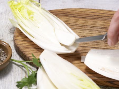 Gedünsteter Chicorée Zubereitung Schritt 2 Gedünsteter Chicorée Zubereitung Schritt 2