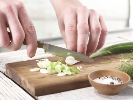 Gedünstetes Hähnchenbrustfilet Zubereitung Schritt 1 Gedünstetes Hähnchenbrustfilet Zubereitung Schritt 1