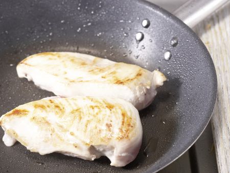 Gedünstetes Hähnchenbrustfilet Zubereitung Schritt 4 Gedünstetes Hähnchenbrustfilet Zubereitung Schritt 4