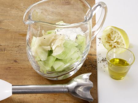 Geeiste Gurkensuppe Zubereitung Schritt 3 Geeiste Gurkensuppe Zubereitung Schritt 3