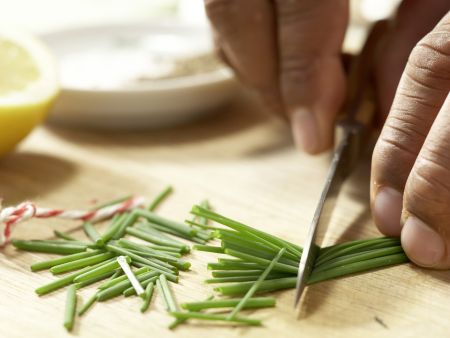 Geeiste Melonen-Gurken-Suppe Zubereitung Schritt 8 Geeiste Melonen-Gurken-Suppe Zubereitung Schritt 8