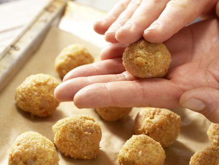 Geflügel-Bulgur-Bällchen Kicker Zubereitung Schritt 7 Geflügel-Bulgur-Bällchen Kicker Zubereitung Schritt 7